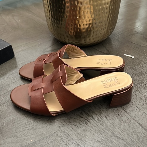 NATURALIZER JOEY LEATHER BLOCK HEEL SLIDE SANDALS - Picture 11 of 11